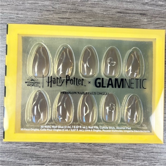 Harry Potter x Glamnetic Golden Cup 3D Graphic Short Almond Press On Nails - Picture 2 of 9